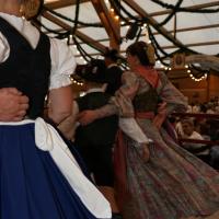 Gaugruppenauftritt im Festzelt Tradition auf der Wiesn