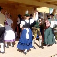 Gaugruppenauftritt im Festzelt Tradition auf der Wiesn