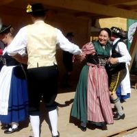 Gaugruppenauftritt im Festzelt Tradition auf der Wiesn