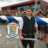 Maifeier und Maibaum aufstellen
