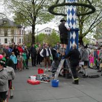 Maifeier und Maibaum aufstellen