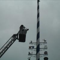 Maifeier und Maibaum aufstellen