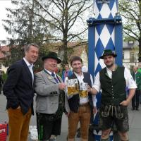 Maifeier und Maibaum aufstellen