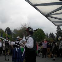 Maifeier und Maibaum aufstellen
